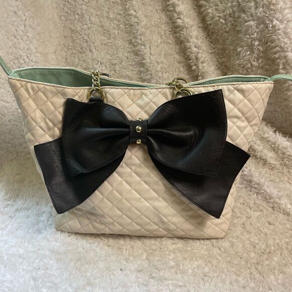 Betsey Johnson beige quilted large tote with black bow accent mint green… - Picture 4 of 16